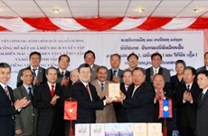 越南高级代表团访问老挝